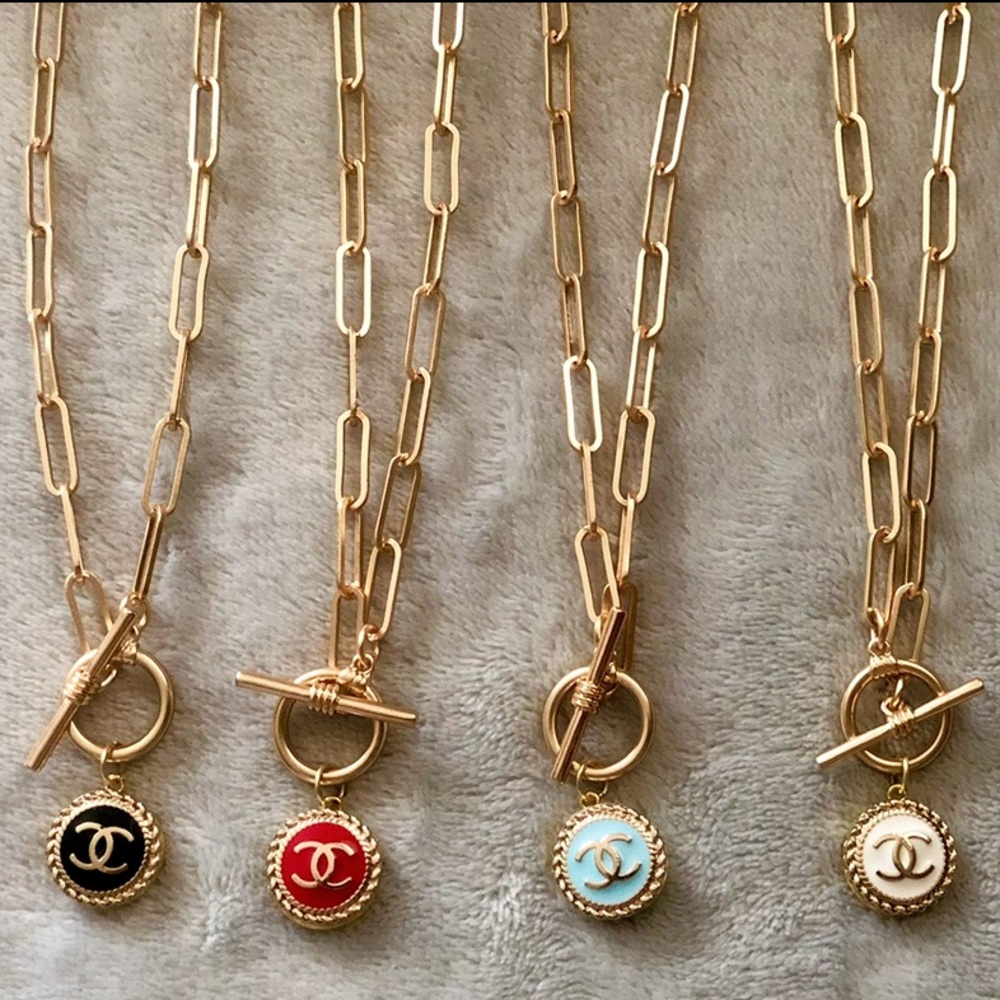 Gold chain necklace